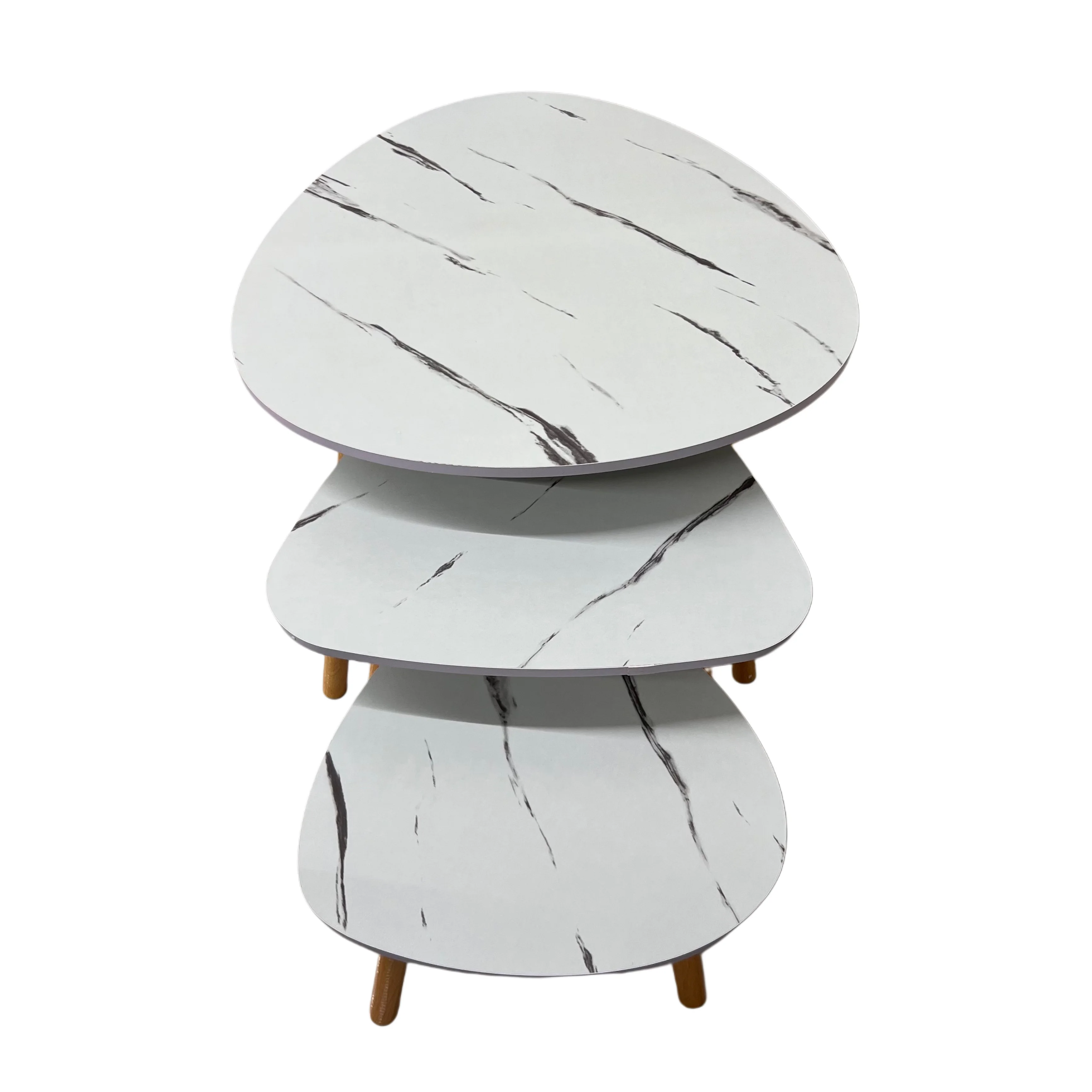 طقم طاولات رخامي متداخل 3 قطع – أرجل خشبية، تصميم عصري، أبيض مع عروق سوداء