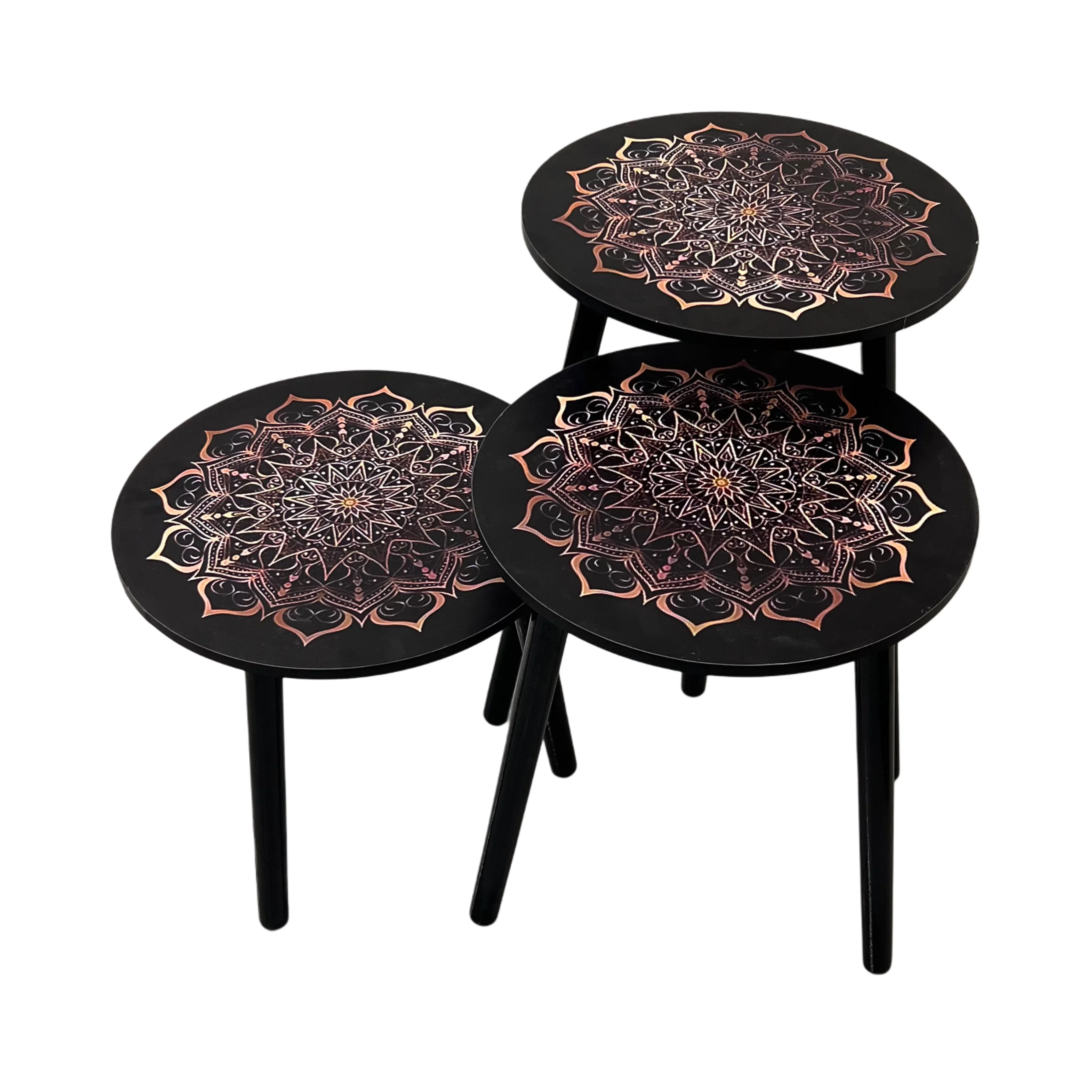 طقم طاولات متداخلة 3 قطع بنقشة الماندالا – أسود مع لمسات نحاسية وبرونزية، أبعاد 40 سم
