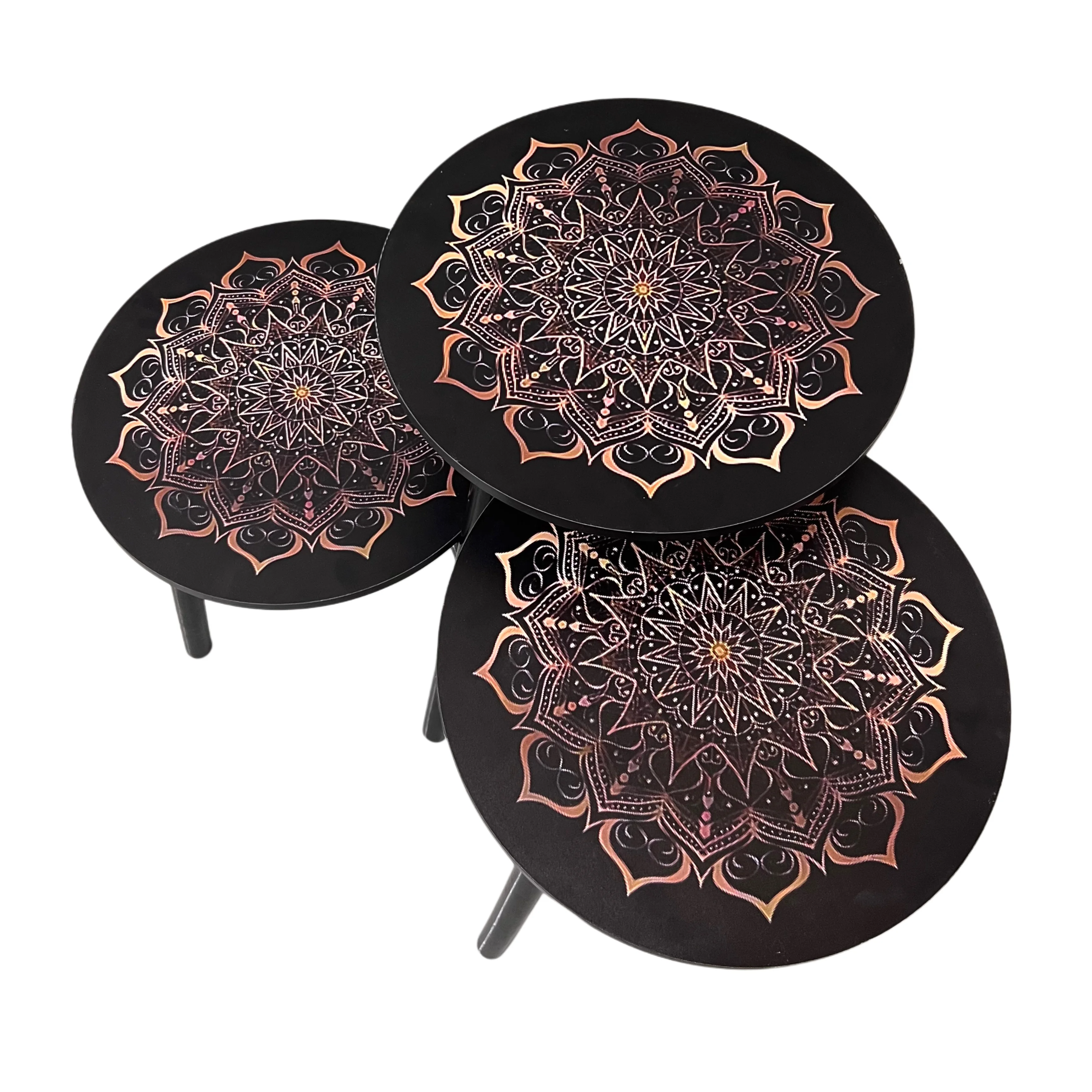طقم طاولات متداخلة 3 قطع بنقشة الماندالا – أسود مع لمسات نحاسية وبرونزية، أبعاد 40 سم