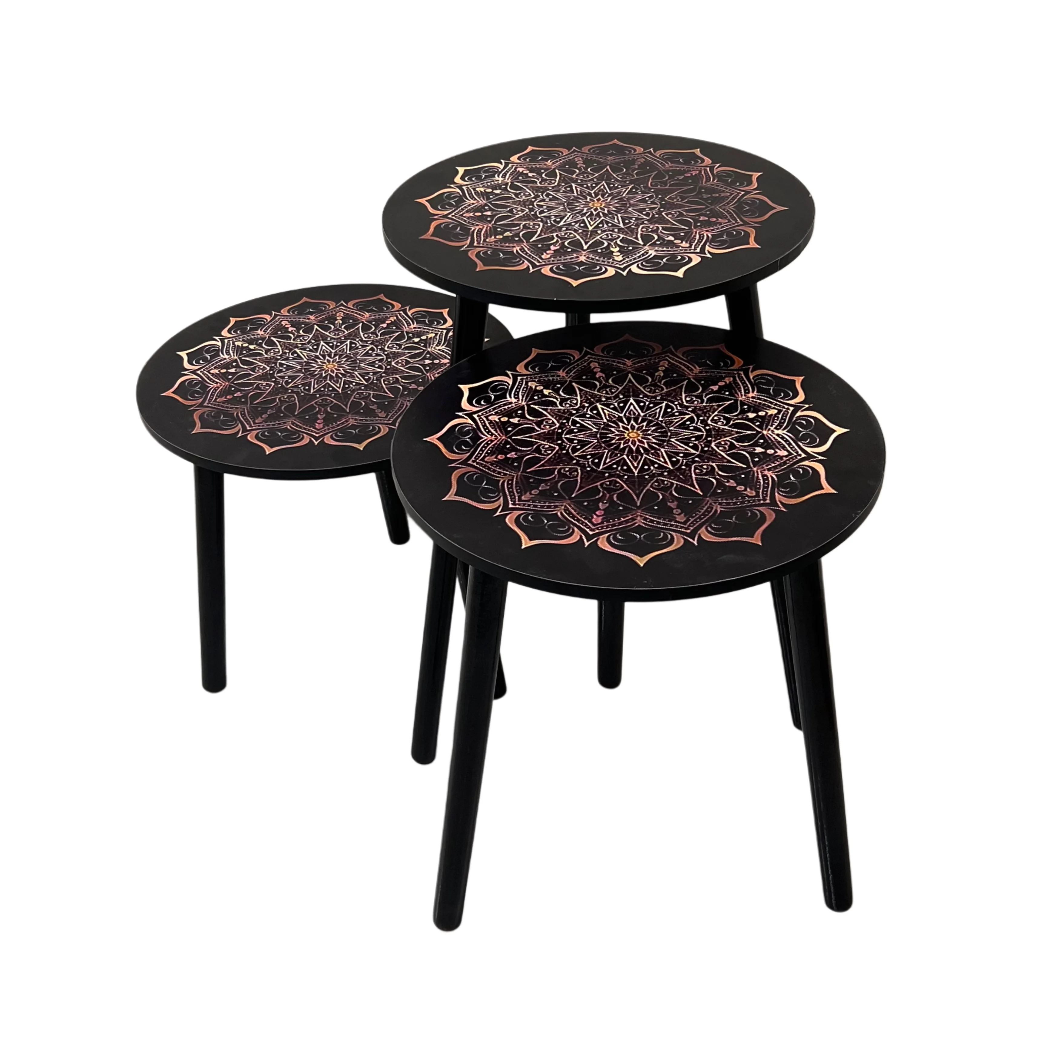 طقم طاولات متداخلة 3 قطع بنقشة الماندالا – أسود مع لمسات نحاسية وبرونزية، أبعاد 40 سم