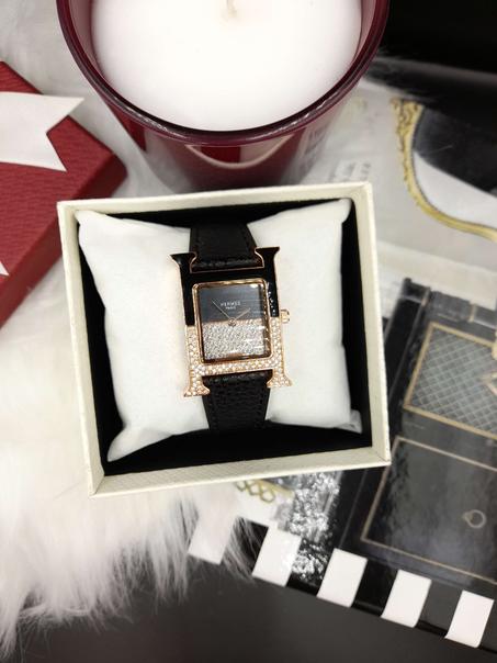 Montre Hermès pour femmes : Modèle noir