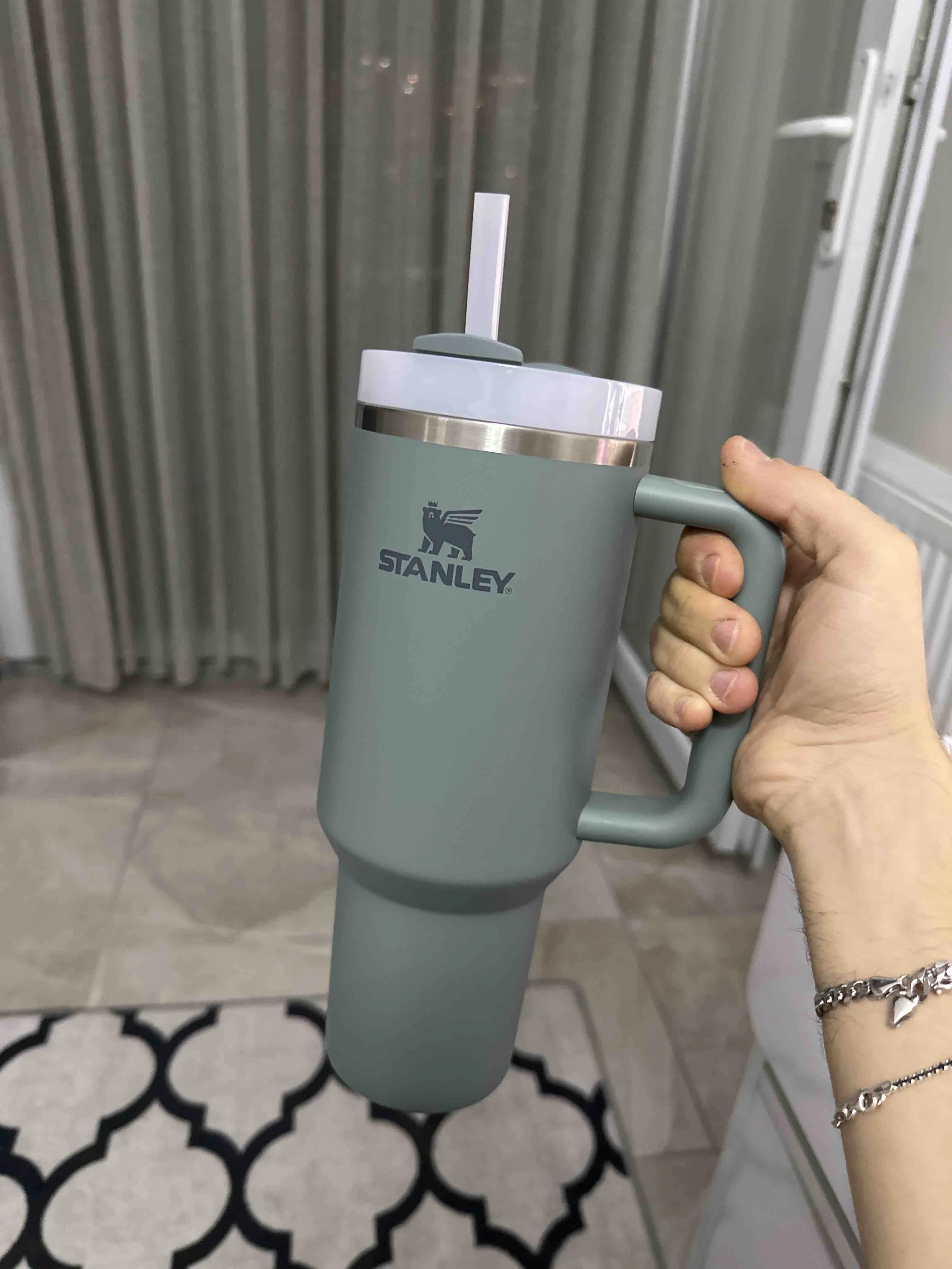 كوب ماء ستانلي