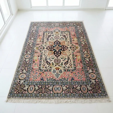 Tapis Kashmir en Soie – Style Ghom (150 × 95 cm)