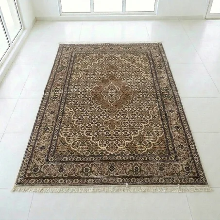 Tapis Tabriz 50 Raj Mahi – Laine de Kurk et Soie (100 × 80 cm)