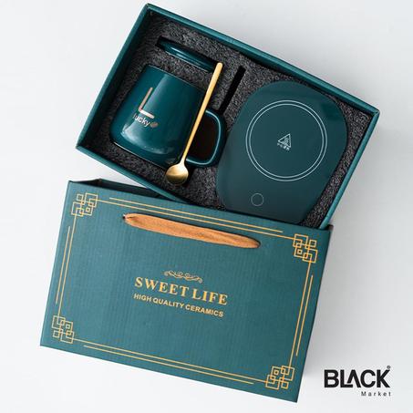 كوب قهوة وصحن كهربائي