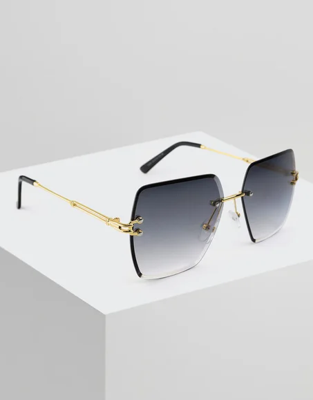 نظارات شمسية للنساء بتصميم مربع