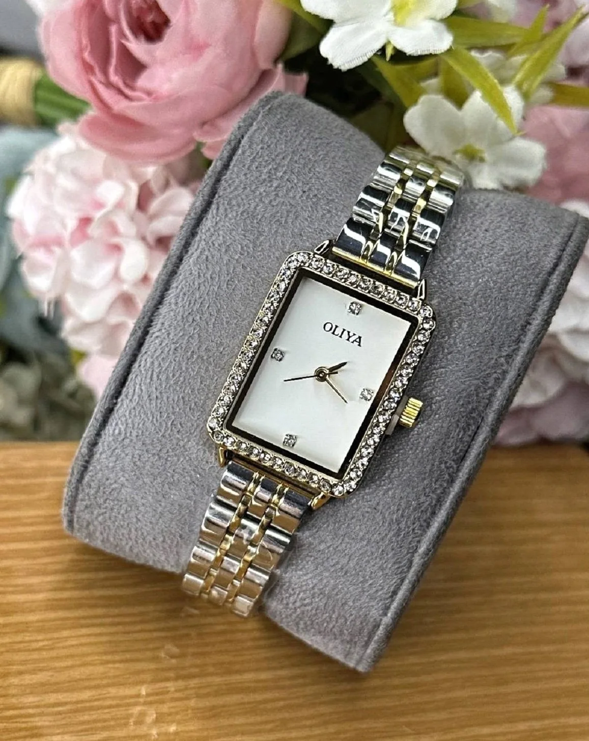 OLIYA MONTRE (carré)