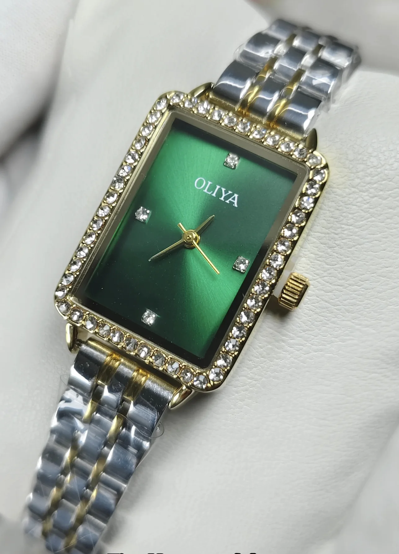 OLIYA MONTRE (carré)