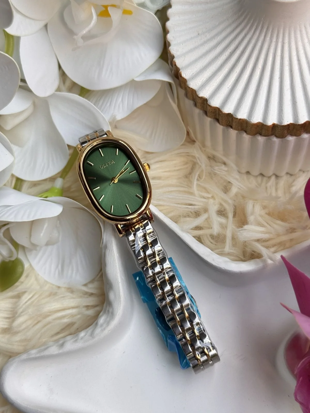 OLIYA MONTRE (ovale)