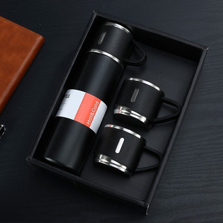 تيرموس عصري  مع 3 أكواب!😍 يحافظ على حرارة المشروبات الساخنة والباردة 👌 (2=5200+توصيل مجاني لبعض الولايات😍)(3=8000+توصيل مجاني😍)