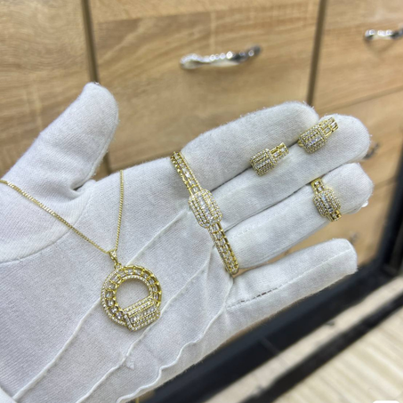 طقم من بلاكيور حقيقي