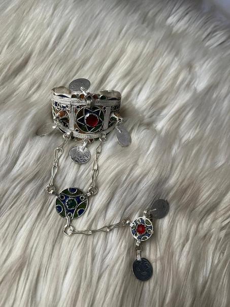 نبالة أمازيغية أنيقة مشللة بالنقرة مع خاتم متناسق