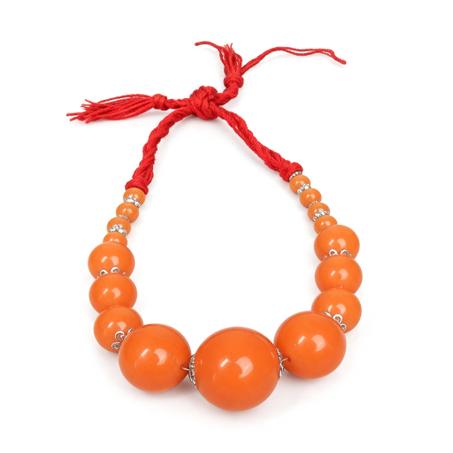 عقد اللبان  البرتقالي - الإطلالة الجريئة بلمسة تقليدية