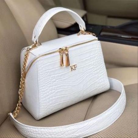 مجموعة أنيقة من حقائب وأحذية