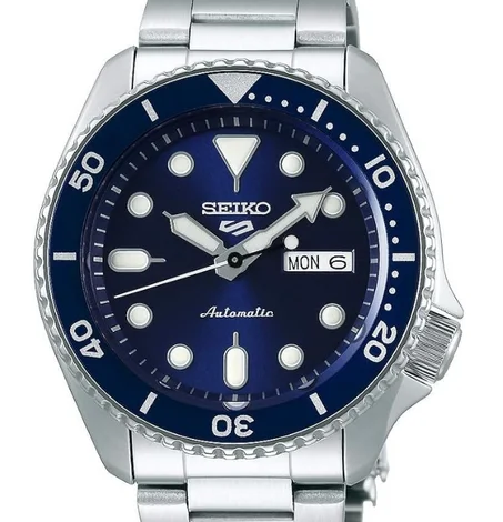 ساعة يد فضي وأبيض و