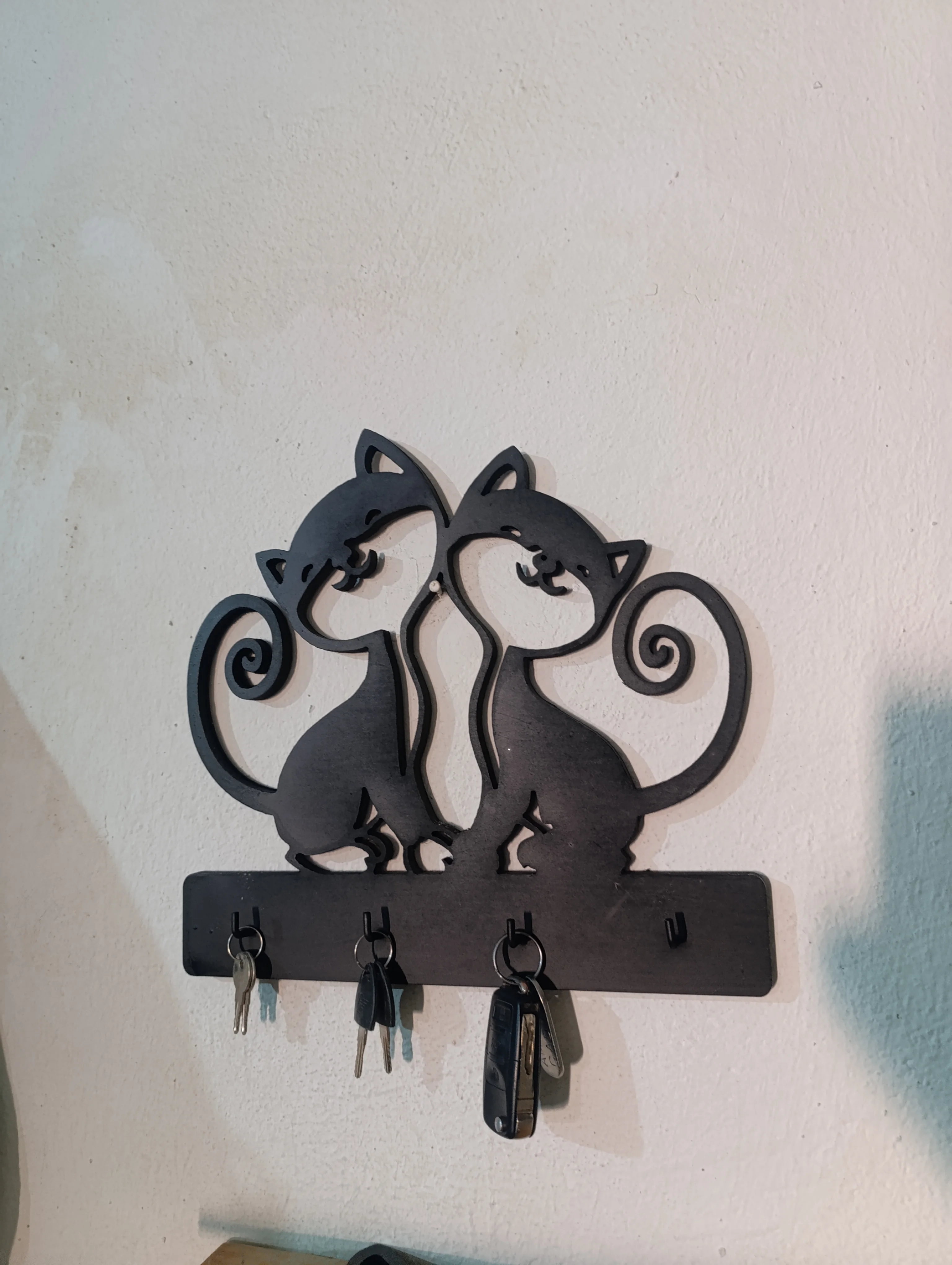 حامل مفاتيح جداري عملي بتصميم قطّين عصري