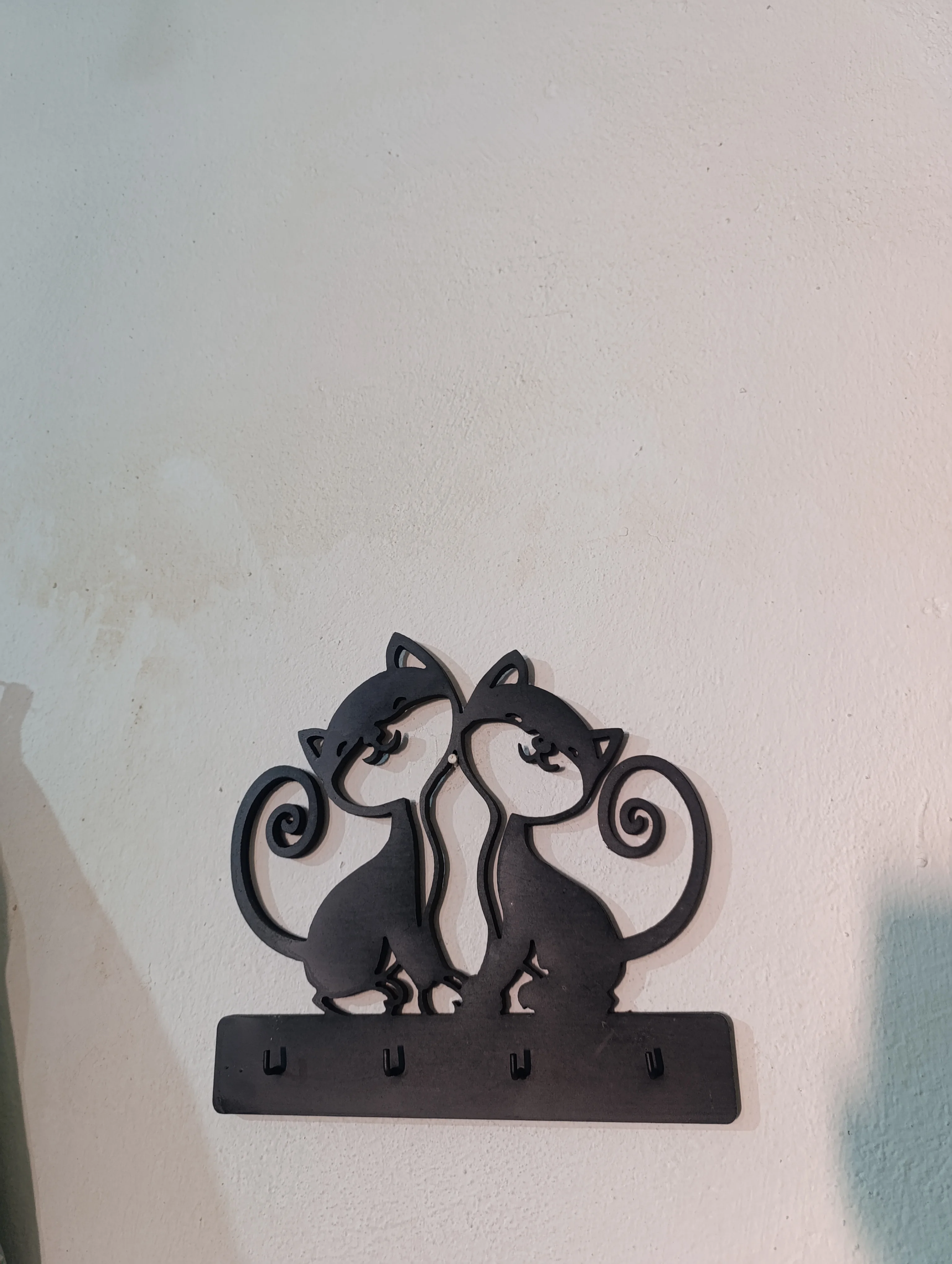 حامل مفاتيح جداري عملي بتصميم قطّين عصري