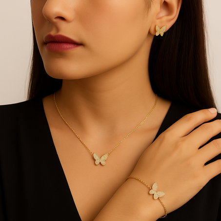 طقم “Butterfly Charm” الذهبي – أناقة ورُقيّ بلمسة أنثوية ✨