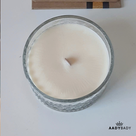 Bougie dans un bocal en verre