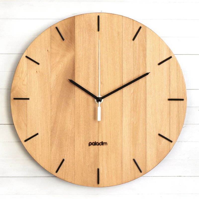 Fabriquée avec Soin : Élégante Horloge en Bois