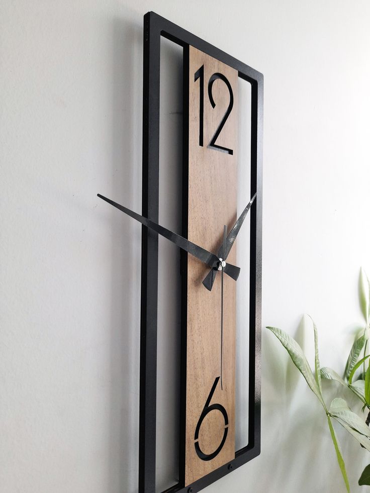 Horloge murale en bois moderne et minimaliste