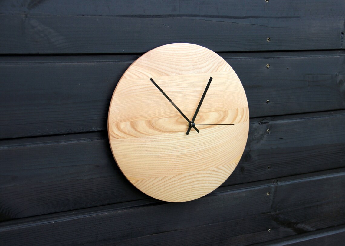 Horloge Murale en Bois : Design Simple et Silencieux