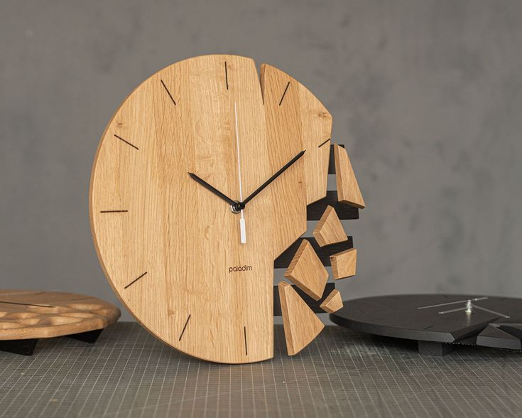 Horloge murale en bois ronde – Art abstrait moderne en jaune clair