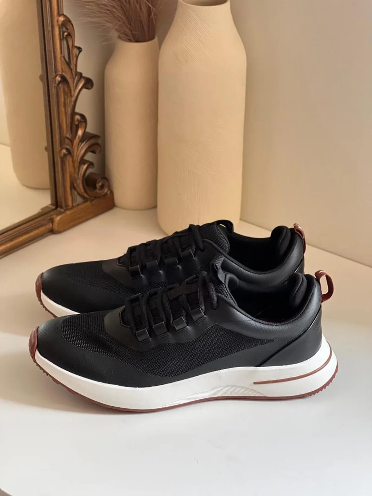 Sneaker Homme Cuir et Tissu Technique Noir — Semelle Blanche Contrastée, Confort Premium