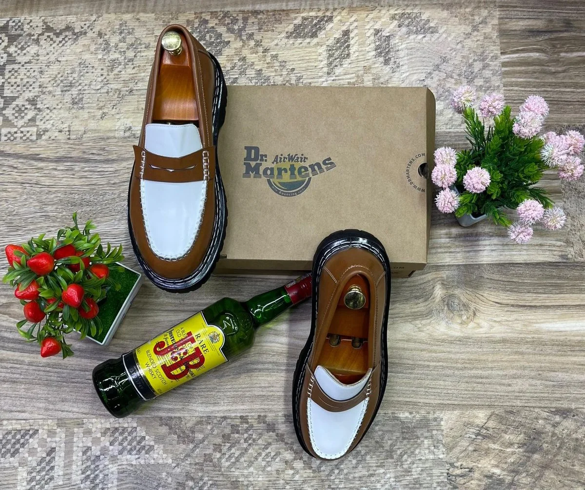 Mocassin Dr. Martens Penton Bex Bicolore — Cuir Lisse, Semelle Plateforme Bex 3,8 cm, Style Unisexe | Disponible en Noir et Marron | Pointures 40 à 46