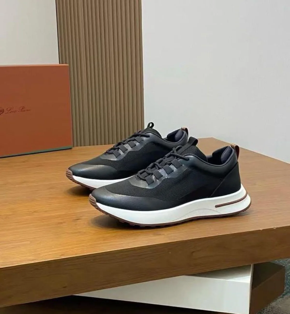 Sneaker Homme Cuir et Tissu Technique Noir — Semelle Blanche Contrastée, Confort Premium