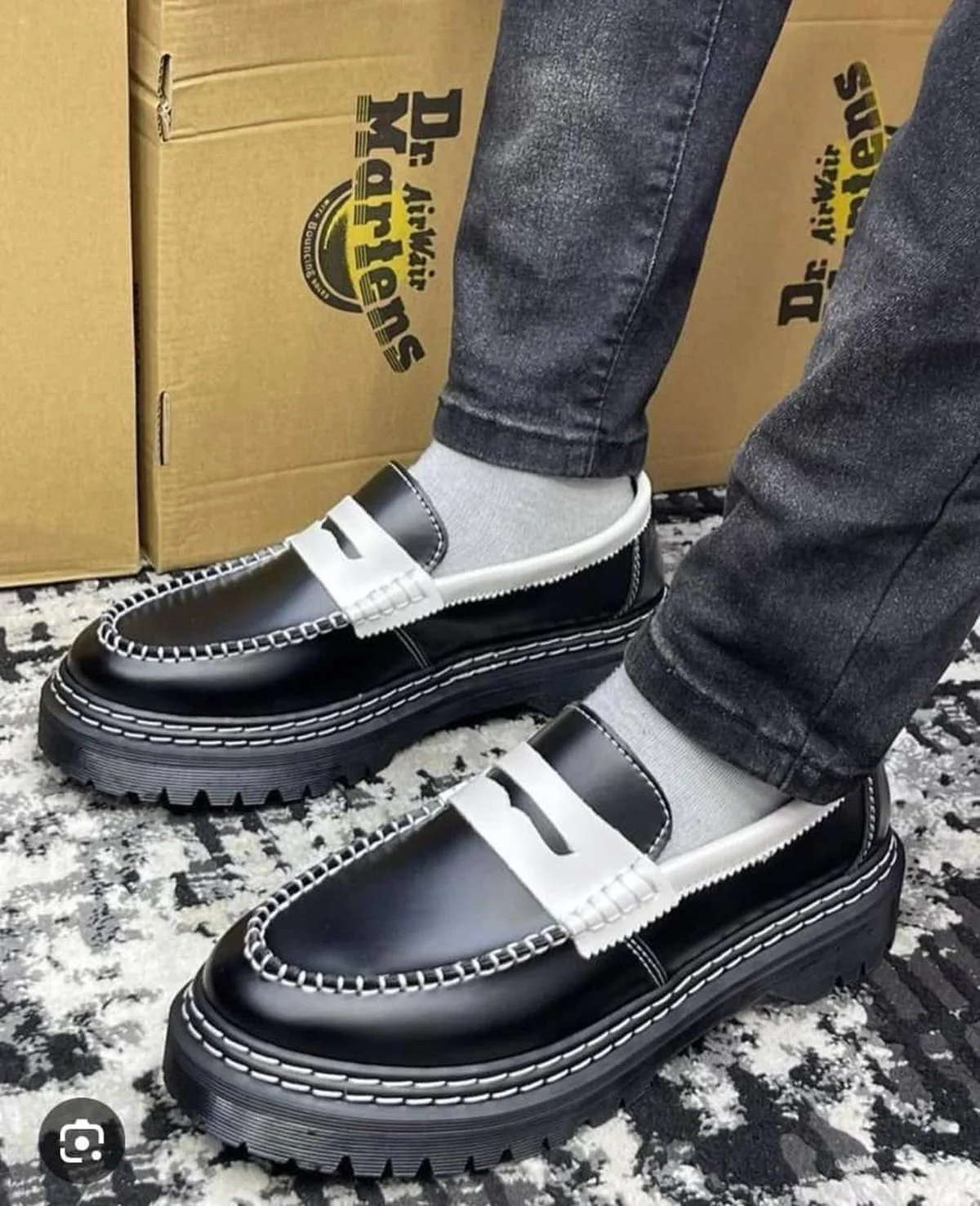 Mocassin Dr. Martens Penton Bex Bicolore — Cuir Lisse, Semelle Plateforme Bex 3,8 cm, Style Unisexe | Disponible en Noir et Marron | Pointures 40 à 46