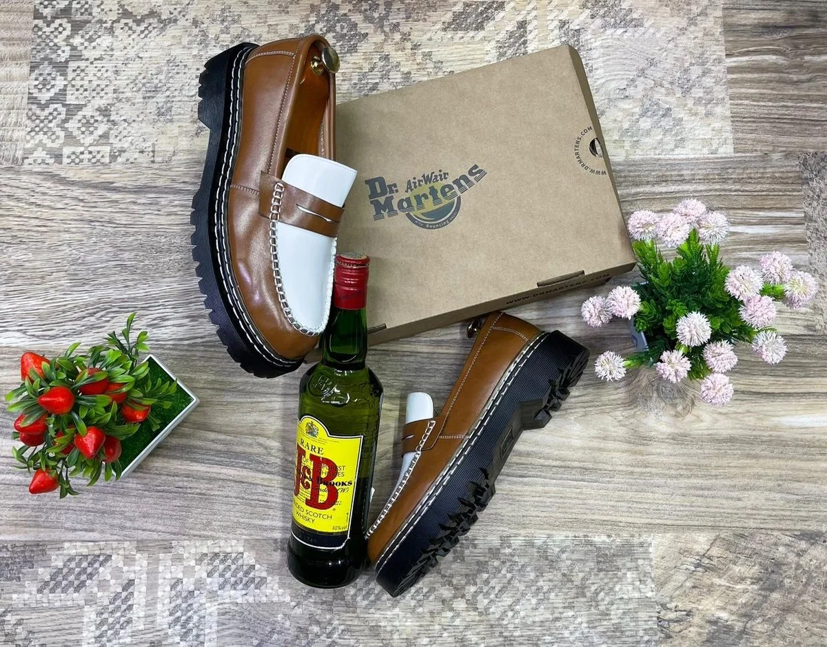 Mocassin Dr. Martens Penton Bex Bicolore — Cuir Lisse, Semelle Plateforme Bex 3,8 cm, Style Unisexe | Disponible en Noir et Marron | Pointures 40 à 46