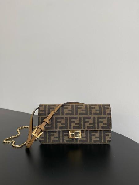 FENDI Baguette Chain Midi