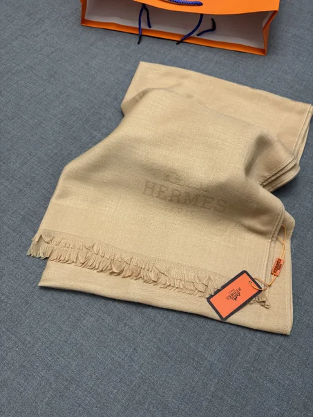 chales HERMES femmes avec sachet