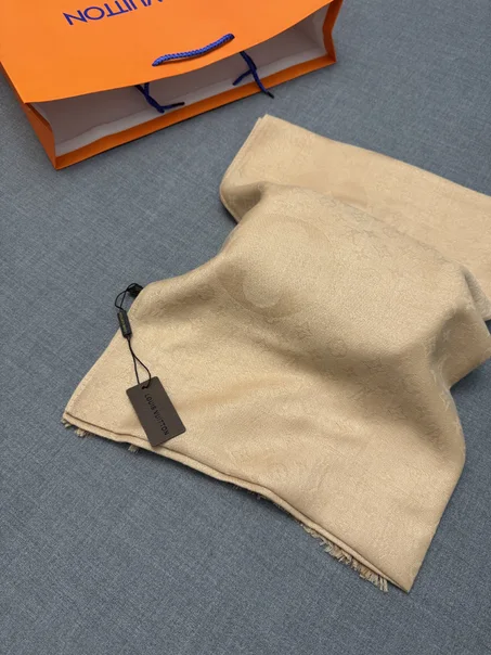 chales LOUIS VUITTON femmes 2 avec sachet