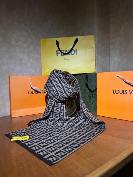 écharpes FENDI "master qualité"