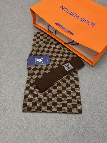 echarpe + bonnet LOUIS VUITTON avec sachet