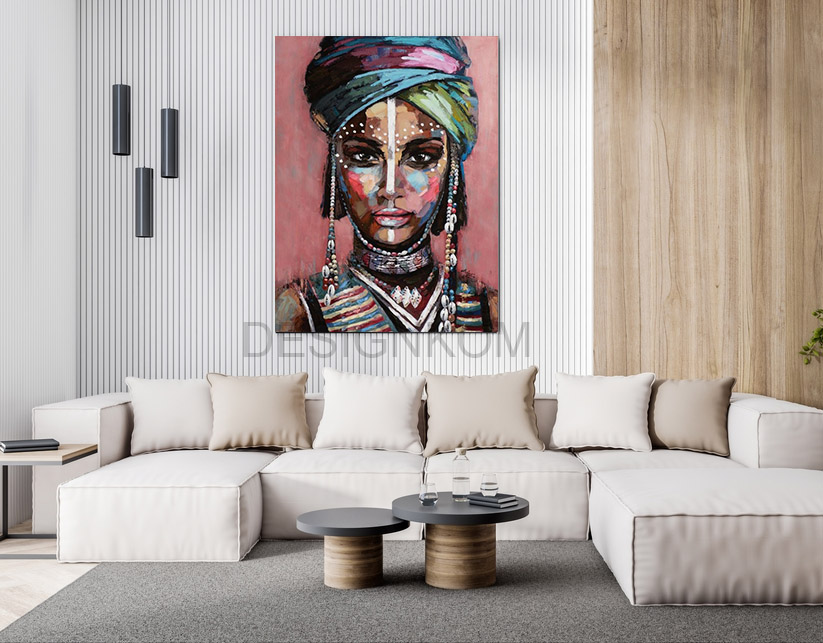 COLORFUL AFRICAIN BERBER WOMAN