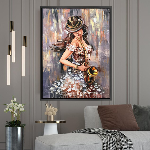 woman play saxophone