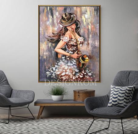 WOMAN SAXOPINE STYLE PLAYING