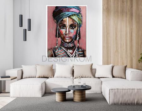 COLORFUL AFRICAIN BERBER WOMAN