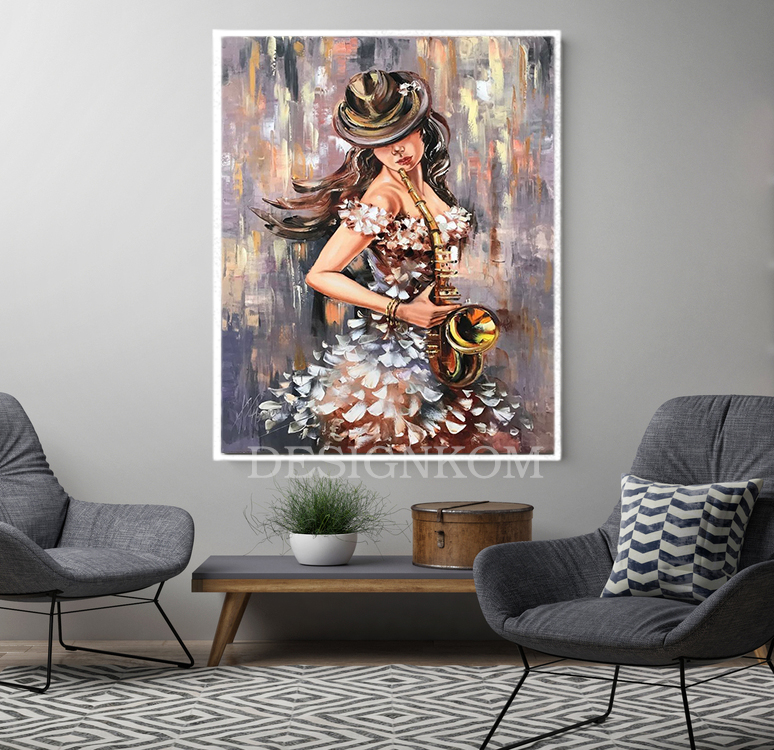 WOMAN SAXOPINE STYLE PLAYING