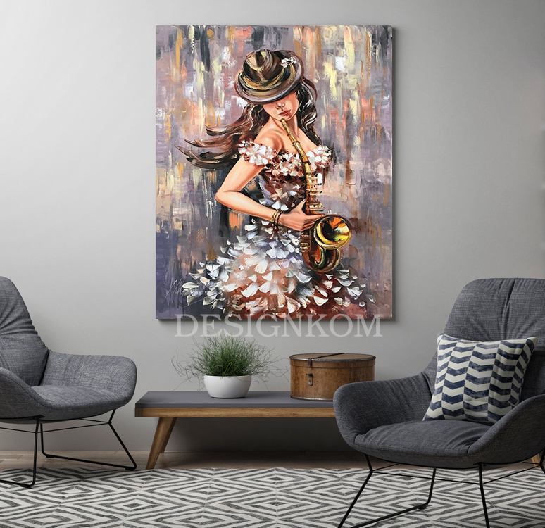 WOMAN SAXOPINE STYLE PLAYING