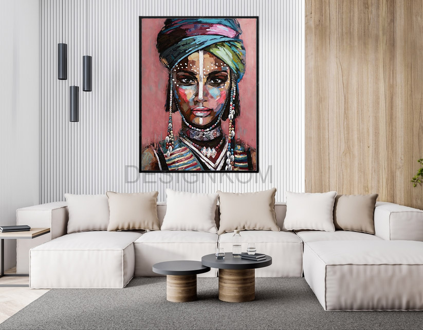 COLORFUL AFRICAIN BERBER WOMAN