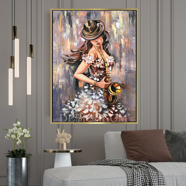 woman play saxophone