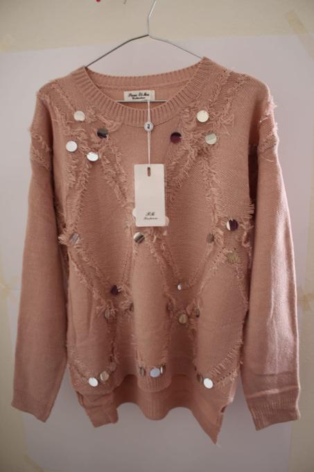 تريكو من الصوف الناعم مزين بالموزون البراق