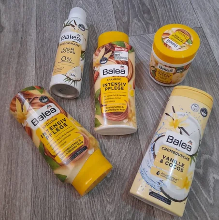 تركيبة اللوز والفاني المكونة من. : شامبو +بلسم+ماسك +جيل دوش+مزيل للعرق