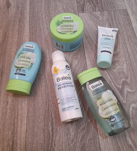 مجموعة باليا بيوتي سيكريتس بماء جوز الهند للنضارة و تقوية الشعر التالف  عباره عن شامبو و بلسم و ماسك + كريم + مزيل العرق