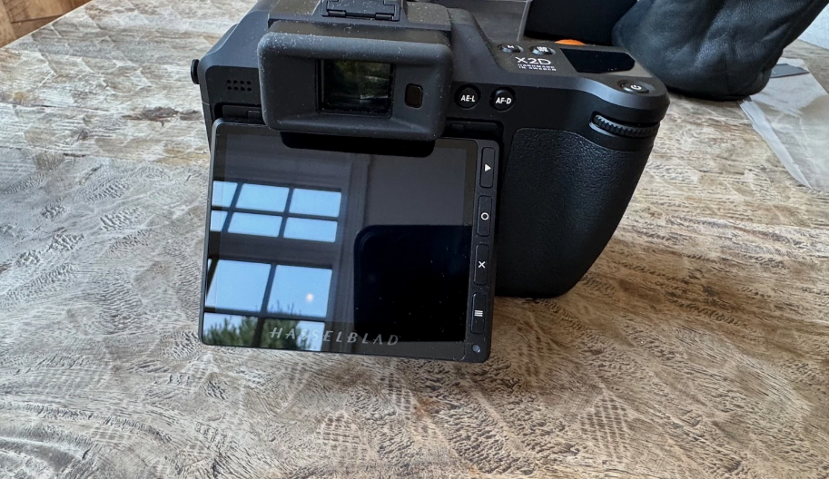 Hasselblad X2D 100C Medium Format Mirrorless Camera with XCD 55V 2.5