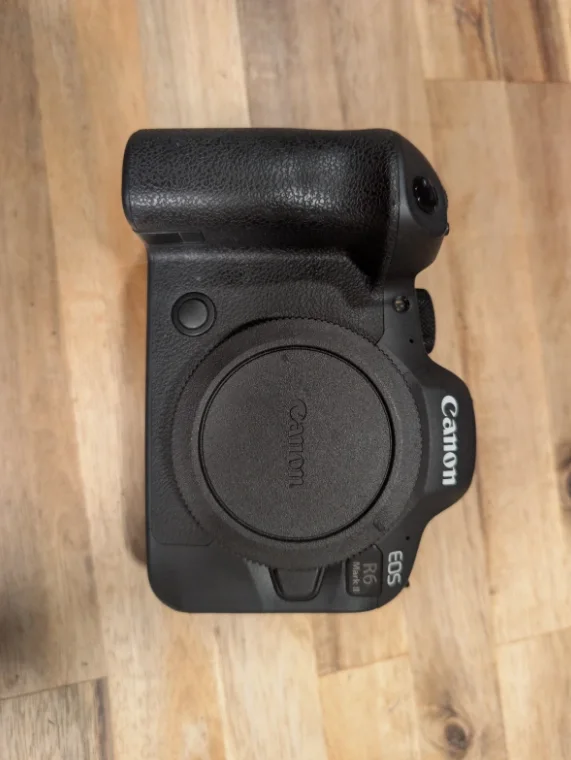 Canon EOS R6 Mark II 24.2MP Full Frame Mirrorless Digital Camera ~~MINT~~
